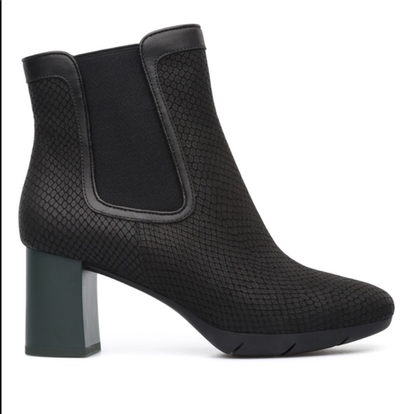 Camper Shoes - Textured leather w mod heel Camper Chelsea boots